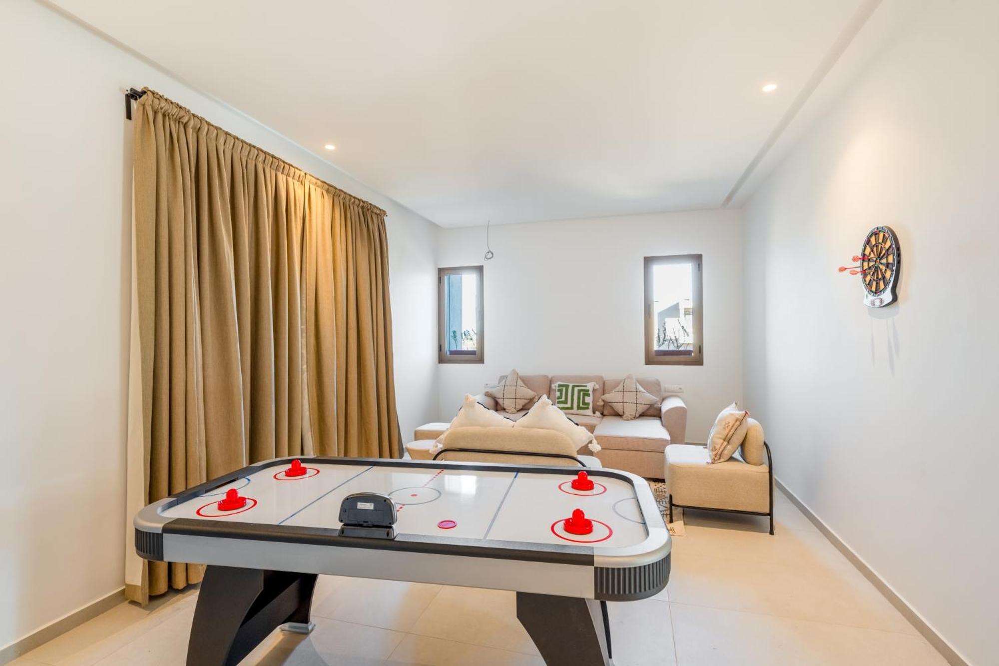 别墅 Dar Yas, A 20min Du Centre Avec Piscine Chauffee, Cuisiniere, Chauffeur, Air Hockey, Ping-pong & Jeux De Societe